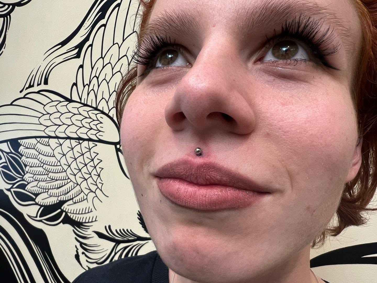 Piercing twarzy z materiałów Studio Bikini — kadr dwunasty